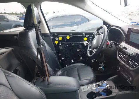 2021 Ford Escape Sel z USA, uszkodzony, nr VIN 1FMCU0H63MUA56759